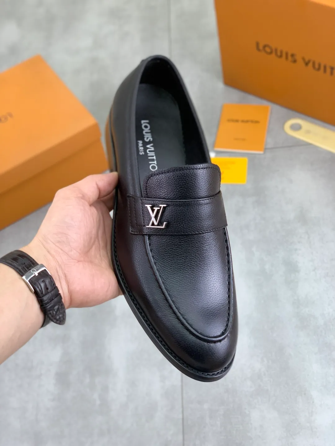 Men's Men's Shoes 💰P420 [New Style] 💰Yangli💎💎💎[Louis Vuitton] LV high-end men's formal business leather shoes, original order 1:1! Original imported calfskin, original metal buckle, imported sheepskin lining for feet, original outsole, men's shoe size: 39-45 (38.46 customized) black optional